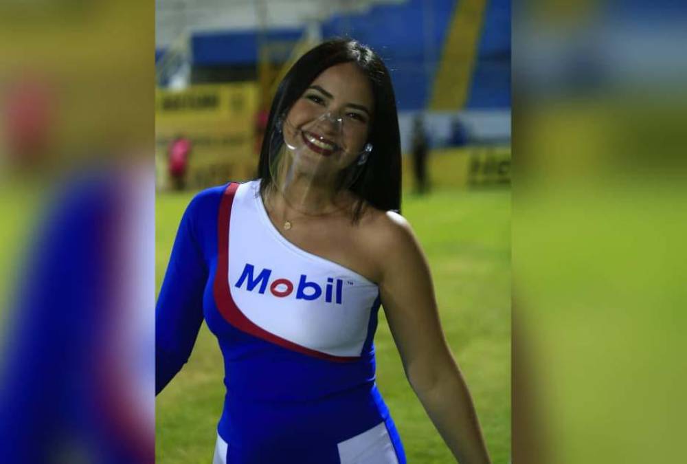 Iris Portillo es una guapa edecán y estuvo en el estadio Morazán de San Pedro Sula.