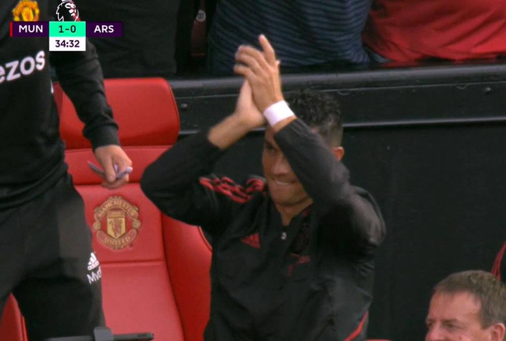 Cristiano Ronaldo se mostró feliz por el gol del brasileño Antony.