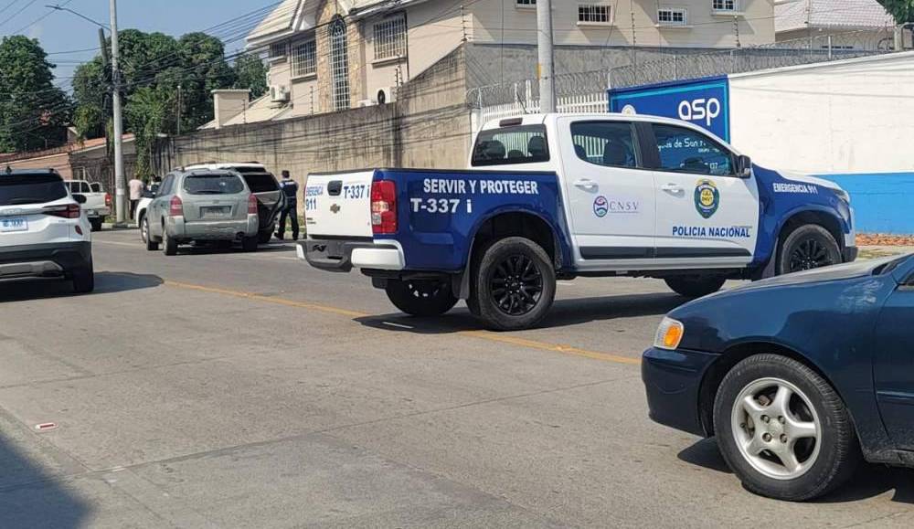 El suceso ocurrió en el bulevar Mackey de San Pedro Sula. El profesional de la Ingeniería Industrial se trasladaba a bordo de su camioneta, acompañado por una de sus hijas, de 16 años.