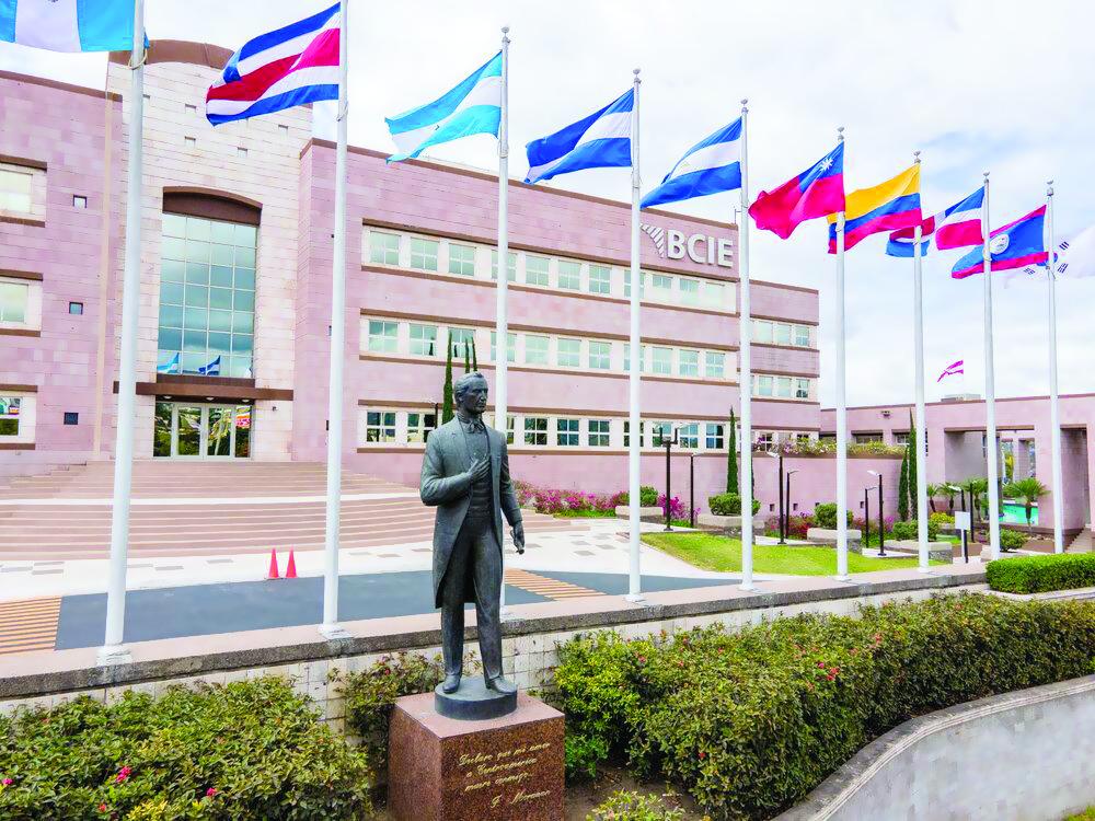 Préstamos externos han ido a la baja en los últimos años