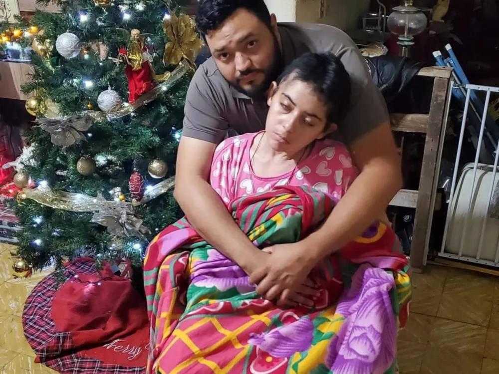 En plena lucha contra el cáncer, pareja hondureña ratifica su amor