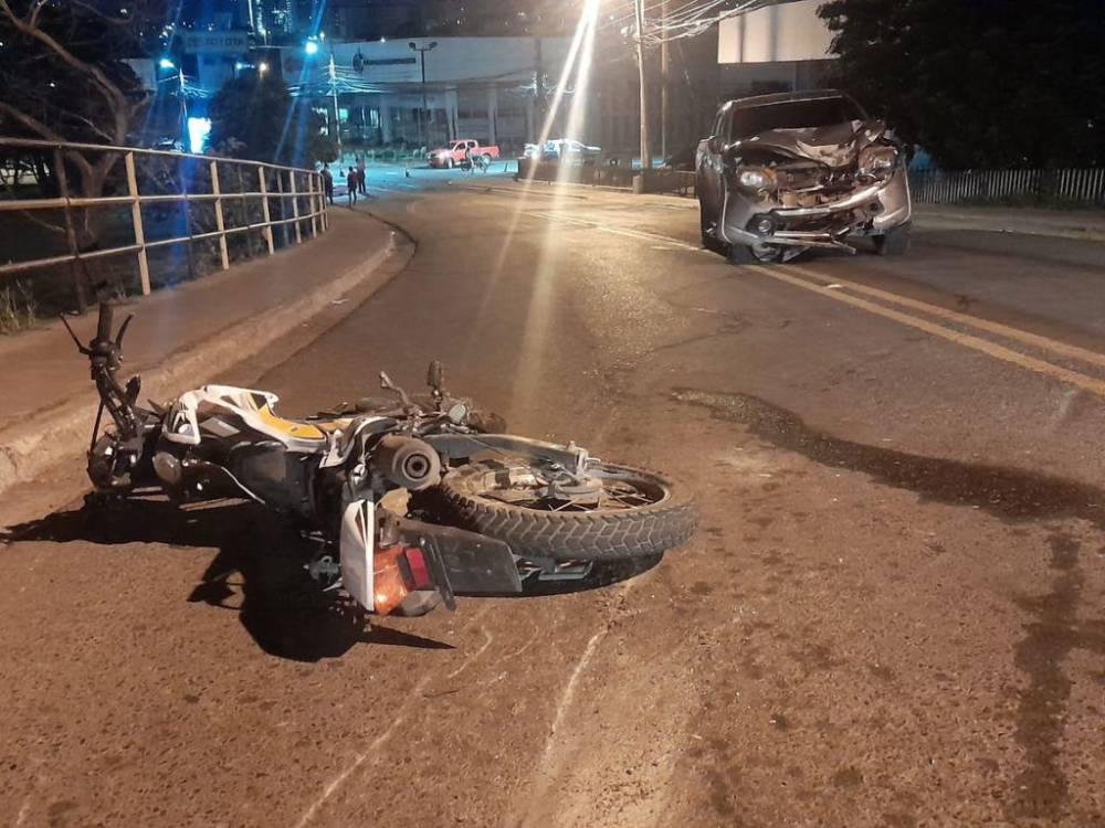 Dos hombres en motocicleta mueren tras ser embestidos por pickup en Tegucigalpa