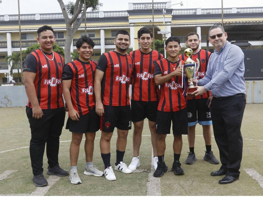 Ingeniería, el monarca que reinó en la Copa Optimus Card de UTH