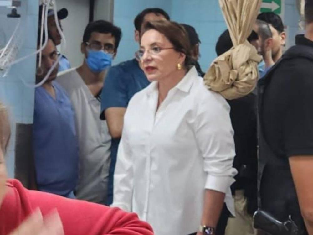 Xiomara Castro esta tarde en el Hospital Escuela.