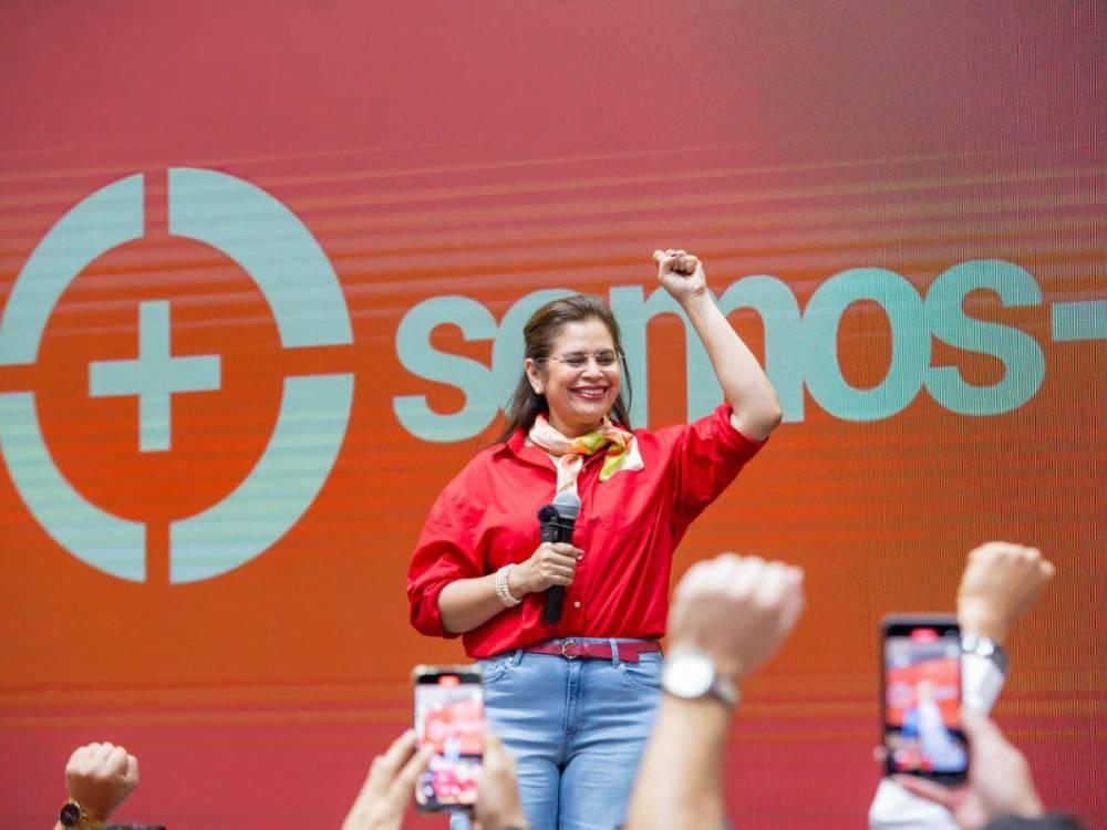 Rixi Moncada, recibida con cánticos por movimientos de Libre