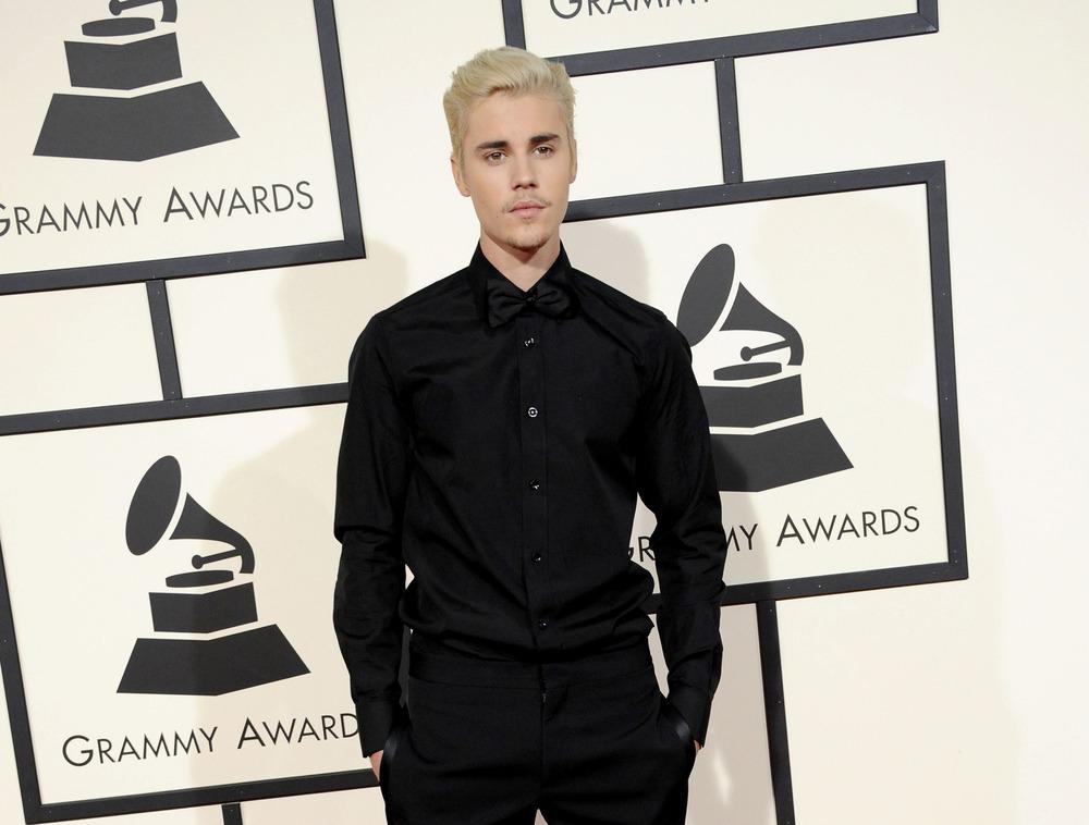 Justin Bieber y Usher protagonizan tenso momento en fiesta de los Oscar
