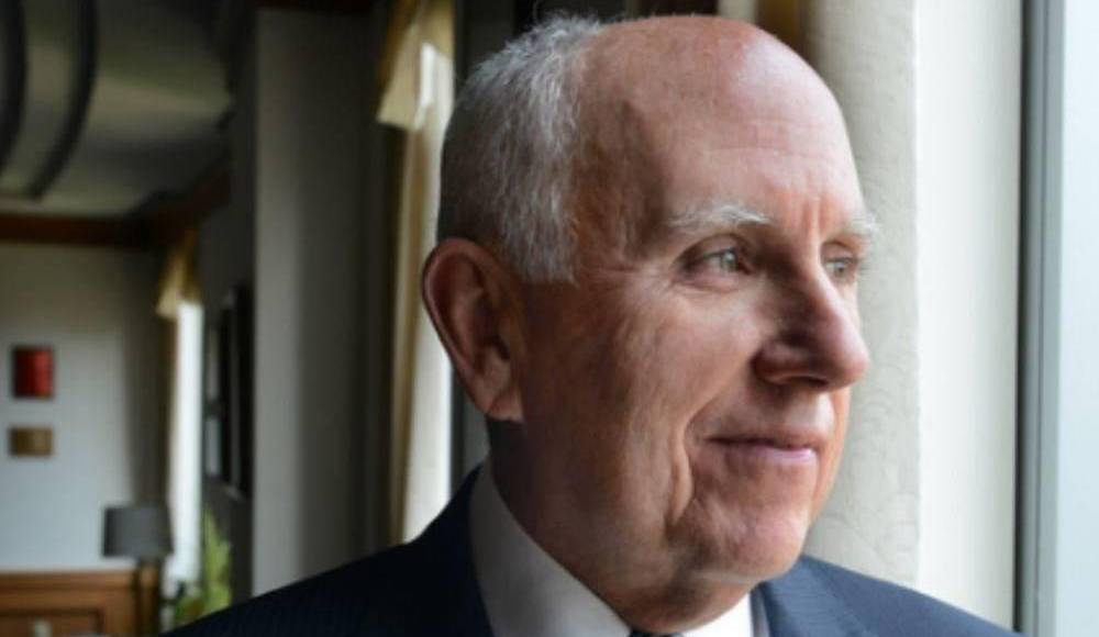 El propósito principal de alojar al jurado es garantizar su imparcialidad y evitar cualquier influencia externa durante el proceso legal. Al proporcionar un alojamiento controlado, el tribunal puede asegurarse de que los miembros del jurado no estén expuestos a factores externos que puedan influir en su juicio, como discusiones con personas no relacionadas con el caso o la exposición a información adicional sobre el proceso legal. En la fotografía, el juez Kevin Castel. 