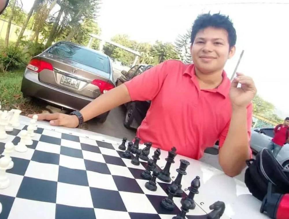 Exigen justicia por universitario que murió tras asalto en La Ceiba