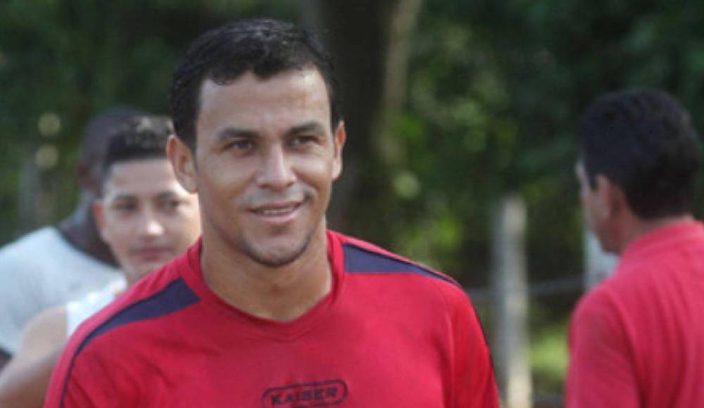 Momento muy duro el que vive el exjugador Rubén Matamoros al tener que velar a su esposa e hijo tras el accidente de tránsito.