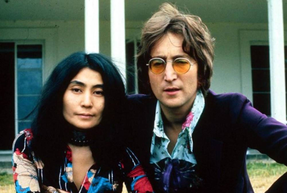Relaciones extramaritales con mujeres ¿y hombres?<br/>No sólo a Cynthia Powell la engañó con Yoko Ono, y a ella también le puso los cuernos en varias ocasiones, sobretodo con su asistente, May Pang, con quien inició su amorío en 1973.<br/>