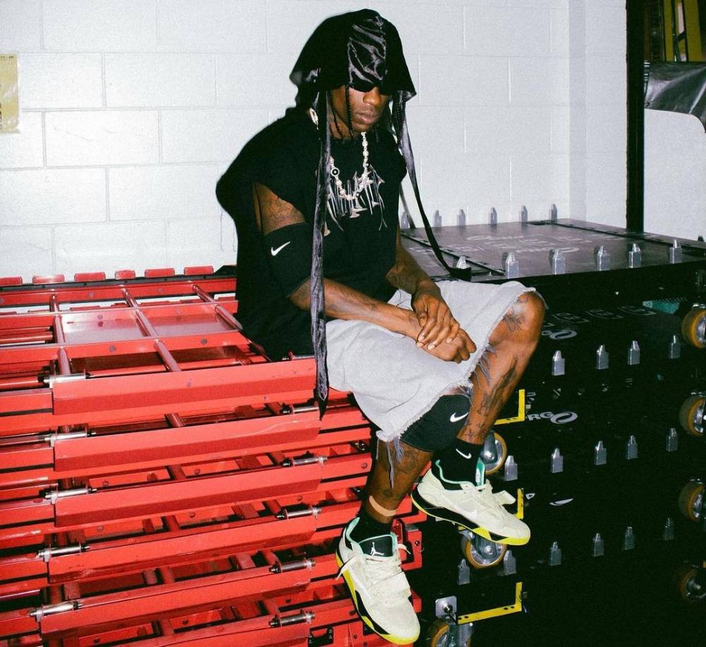 El rapero estadounidense Travis Scott salió beneficiado con el puesto número siete.