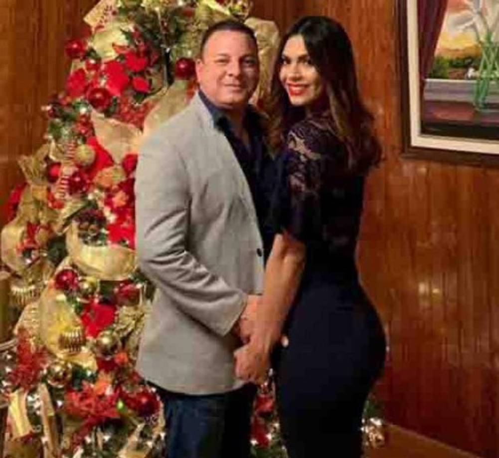 La hermosa presentadora Loren Mercadal recibió el Año Nuevo en familia. Aquí con su esposo.