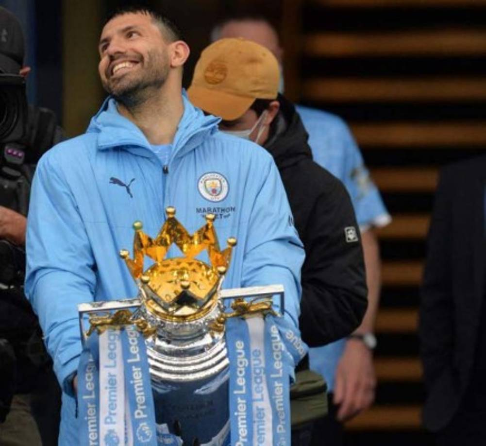 El Kun Agüero estaría siendo anunciado como fichaje del Barcelona tras la final de la Champions League: 'Estoy bastante seguro de que Agüero lo va a disfrutar. Y quizás el Barcelona sea cada vez más fuerte con él en el campo”, reveló Pep Guardiola en unas palabras en donde informó que el atacante se une al cuadro culé. Foto AFP.