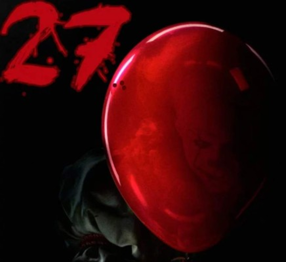 10. El misterio del número 27<br/><br/>El número 27 tiene un significado muy importante dentro de la película. La última adaptación fue hecha hace 27 años lo cual se relaciona directamente con el hecho de que Pennywise regresa cada 27 años.<br/><br/>Además, el actor Jonathan Brandis que participó en la adaptación hace tiempo, se suicidó a la edad de 27 años, mientras que Bill Skarsgård, que actualmente interpreta al payaso maldito, acaba de celebrar 27 años de su natalicio.<br/><br/>