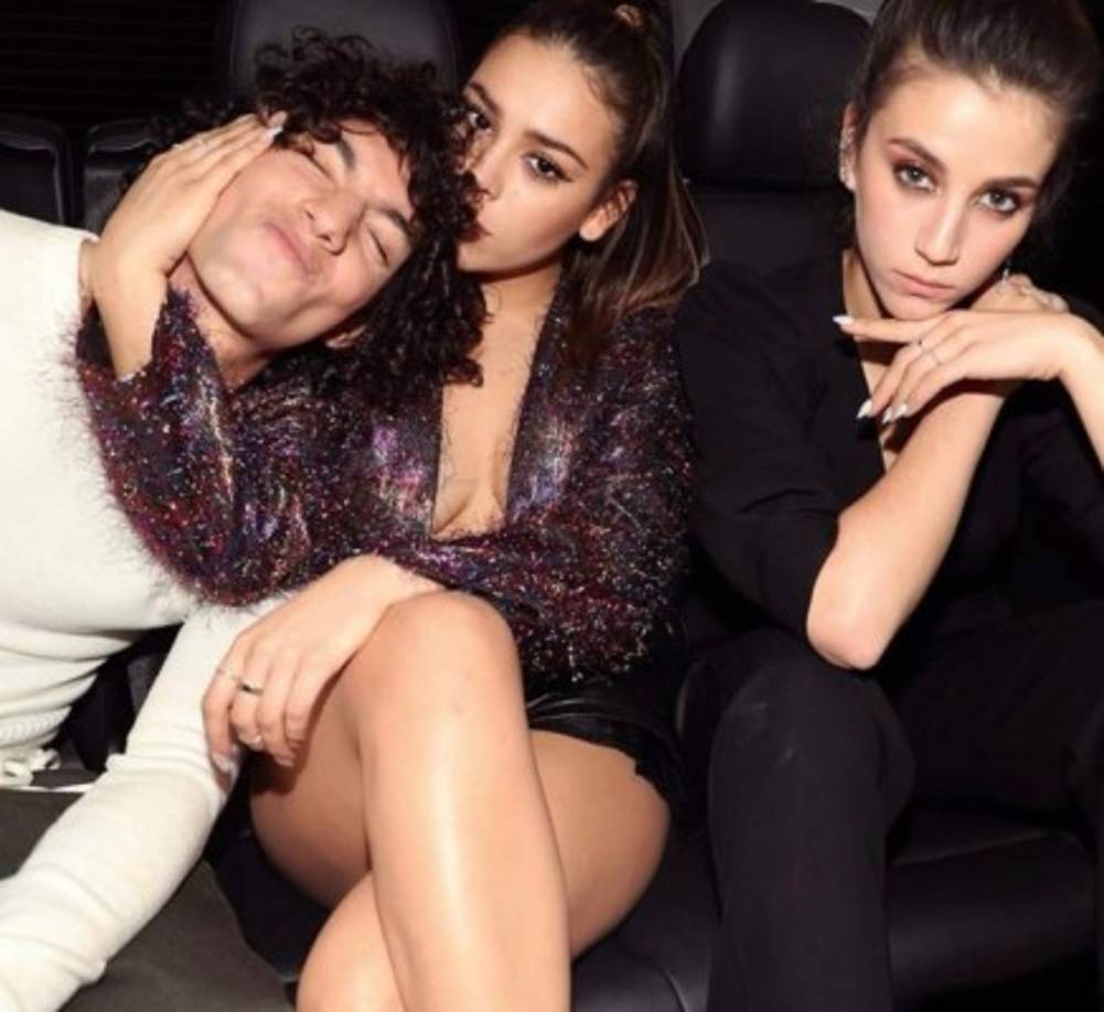 “Ya volví a México, sí pude salir de España, fue complicado, igual tenía muchísimo miedo de subirme al avión, pero yo estoy bien, eso de que me retuvieron en España y todo eso es mentira, yo estoy bien, gracias al cielo todo ha estado bien”, informó Danna el fin de semana.