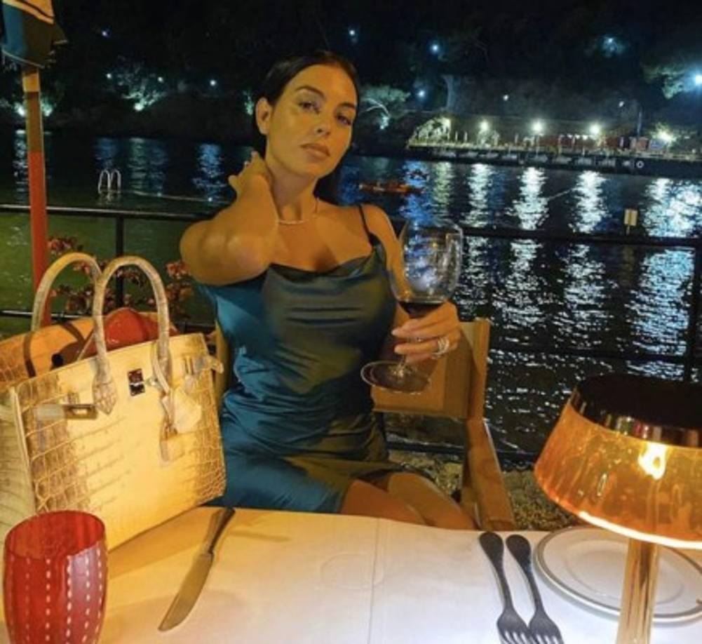 La chica de 26 años de edad comparte a diario con sus seguidores lo bien que la pasa al lado de Cristiano Ronaldo.