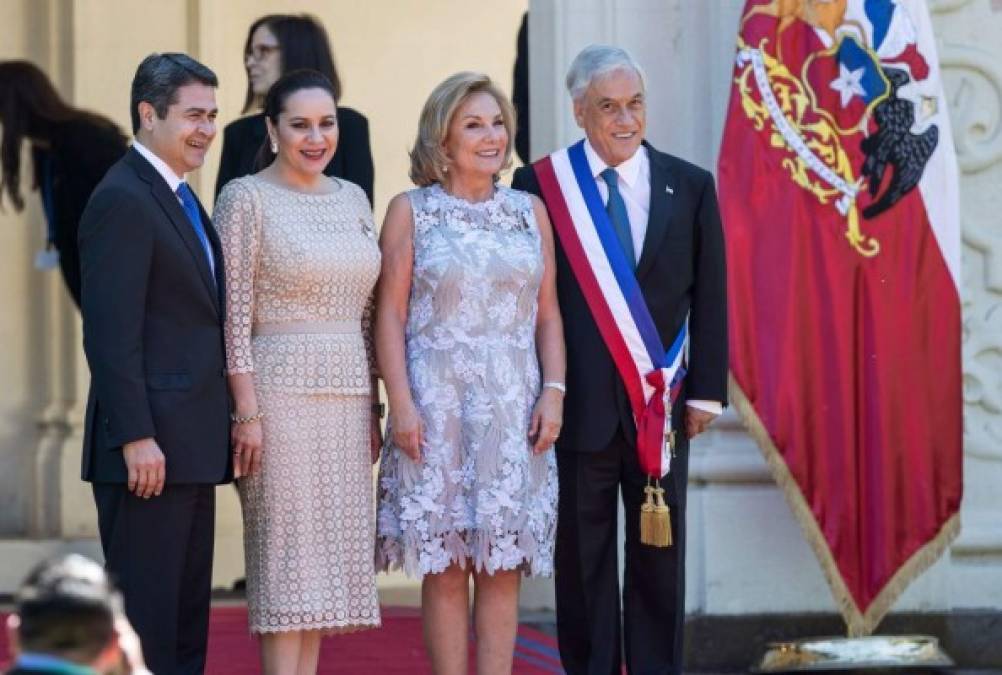 La pareja presidencial hondureña posó junto a Piñera y su esposa Cecilia Morel.
