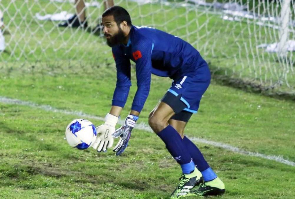 Edrick Menjívar: Es el portero titular del Olimpia y es garantía bajo los tres palos.