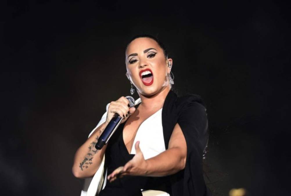 Demi Lovato<br/>La estrella pop anunció, este miércoles 19 de mayo, que se considera de género no binario y comenzará a usar el pronombre 'they', que en español corresponde a 'elle', diciendo que la decisión es resultado 'de mucho trabajo de sanación y autorreflexión'.