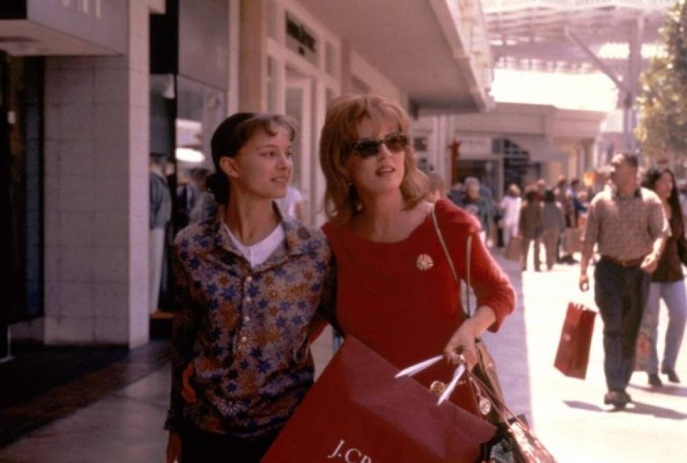 Para su participación en ‘Anywhere But Here’ (1999), la joven actriz exigió eliminar las escenas de desnudos, algo para lo que contó con el apoyo de Susan Sarandon, protagonista de una película por la que Portman recibió su primera nominación a los Globos de Oro, como mejor actriz de reparto.