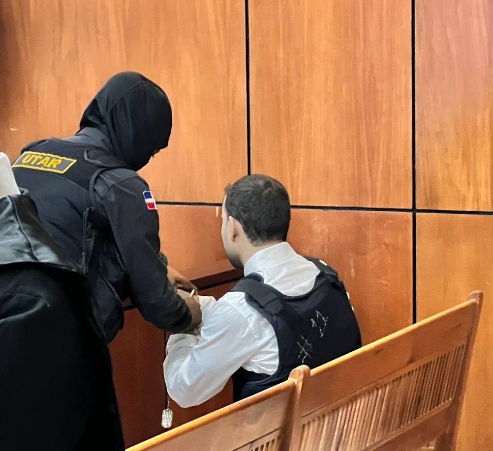 La embajadora de Honduras en Santo Domingo, Sonia Cruz de Aspra, dijo: “Hay ya disponible un avión (...). Sí hay garantías máximas para que él pueda ser trasladado y que su juicio en Honduras sea completamente amparado por el debido proceso y, por supuesto, el respeto a sus derechos humanos”.