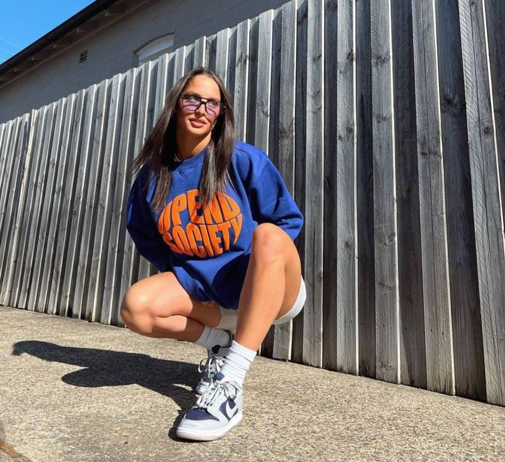 Olivia Kelly es la modelo que ha revelado supuestamente haber recibido mensajes comprometedores de Neymar en los últimos días. 