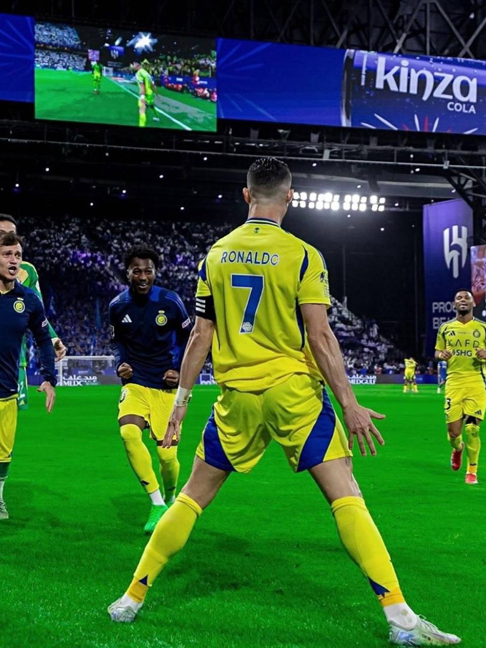Cristiano Ronaldo sigue a lo suyo, marcando goles y haciendo historia. Así celebró su doblete ante Al Hilal.
