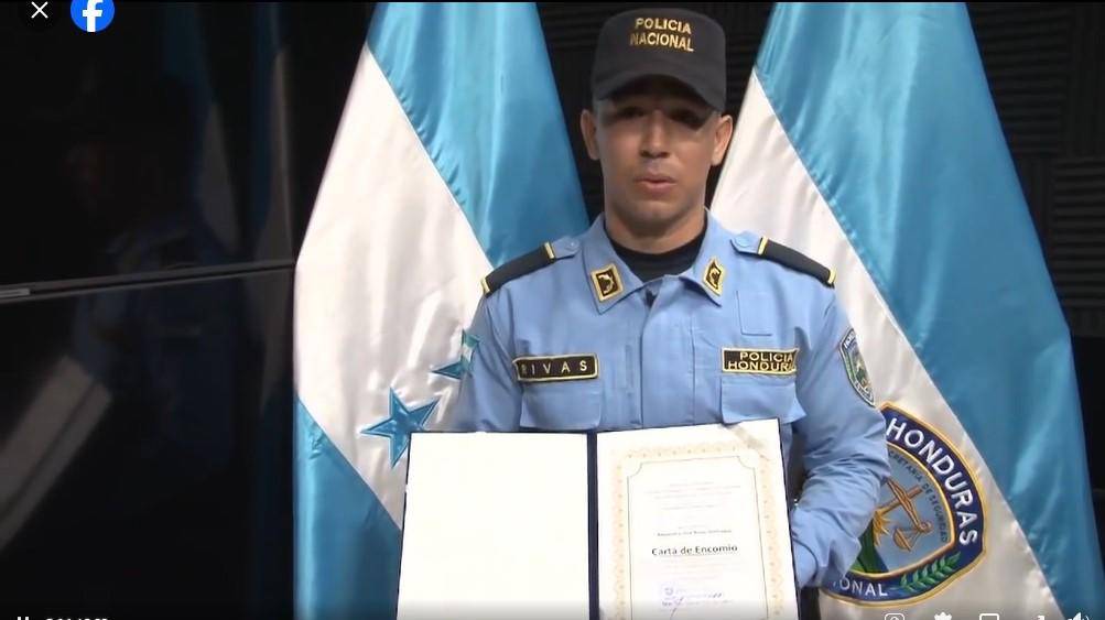 ”Lo que hizo el compañero representa a los valores de la institución; dijo el director de la policía.