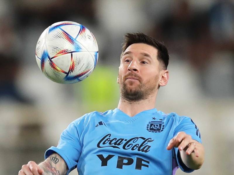 Lionel Messi en su primera práctica en Qatar.
