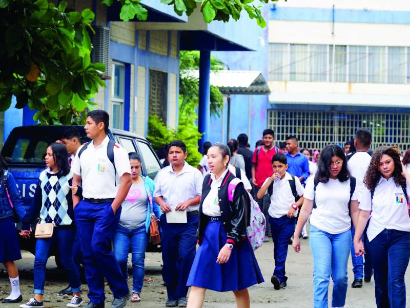 <b>El primer día se dio una inducción sobre uso de uniformes y reglas. Fotos: José Cantarero. </b>