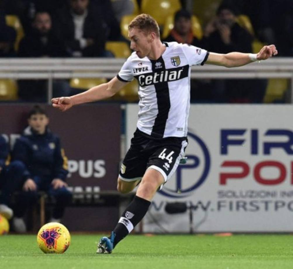 En Italia aseguran que la Juventus tiene atada a una de las promesas de la Serie A. Se trata del extremo sueco Kulusevsky, de 19 años y que milita en el Parma cedido por el Atalanta. Según estas informaciones, llegaría a Turín la próxima temporada tras el pago de entre 35 y 44 millones de euros.