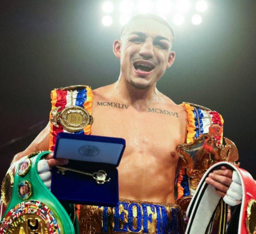 Teófimo López retuvo el título súper ligero de la OMB. 