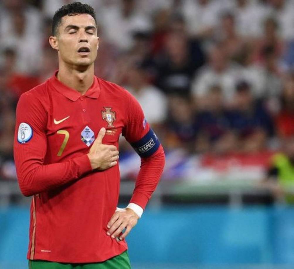 ¿Sorpresa? La televisión portuguesa TVI anunció que el entorno de Cristiano Ronaldo y la Juventus negocian para ampliar su contrato hasta 2023. En diferentes ocasiones se ha informado que CR7 no iba a seguir en la Juve, pero hoy se informa que el astro luso podría continuar. Foto AFP.