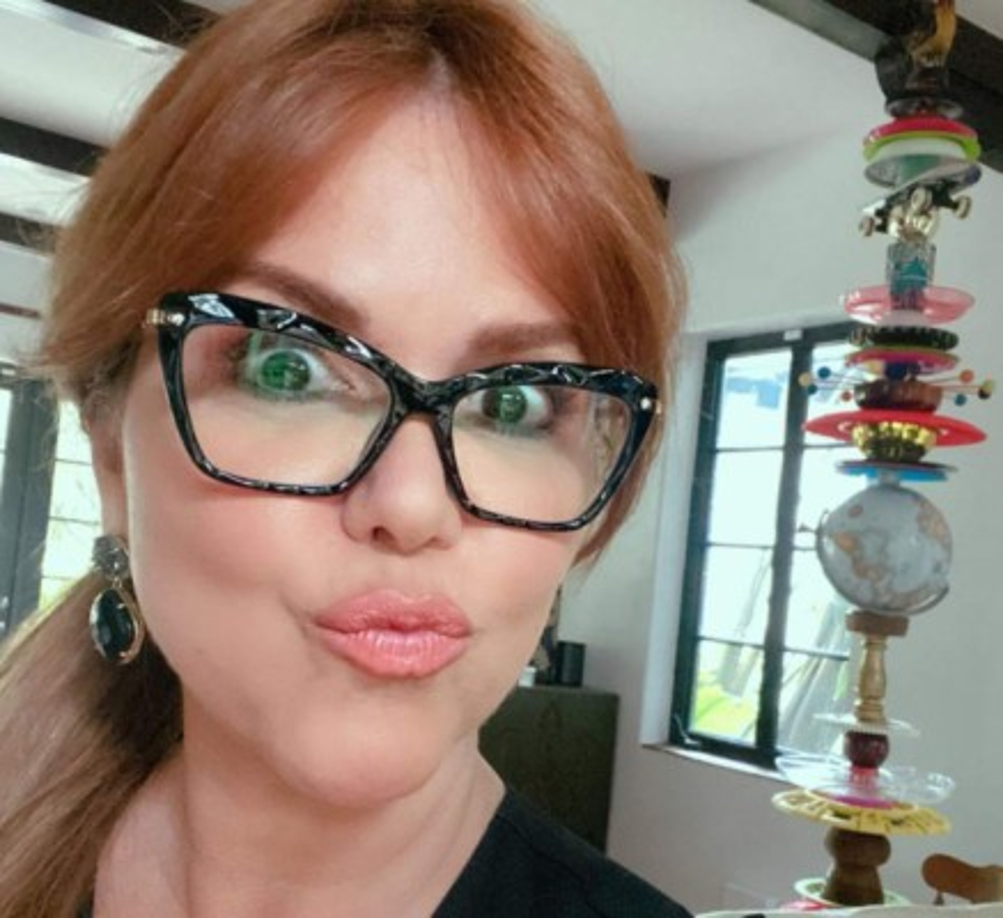 Al tener más tiempo libre con su familia, la presentadora ha impulsado la carrera de su hijo como cantante. Igualmente realiza transmisiones en su Facebook sobre los temas más importantes del día.