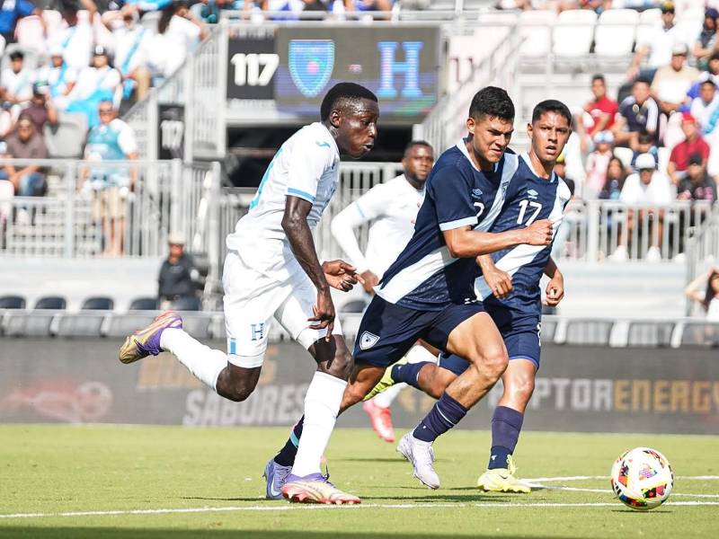 José García estuvo participativo en los primeros minutos que sumó con la Selección de Honduras. Sin embargo, recibió una tarjeta amarilla.