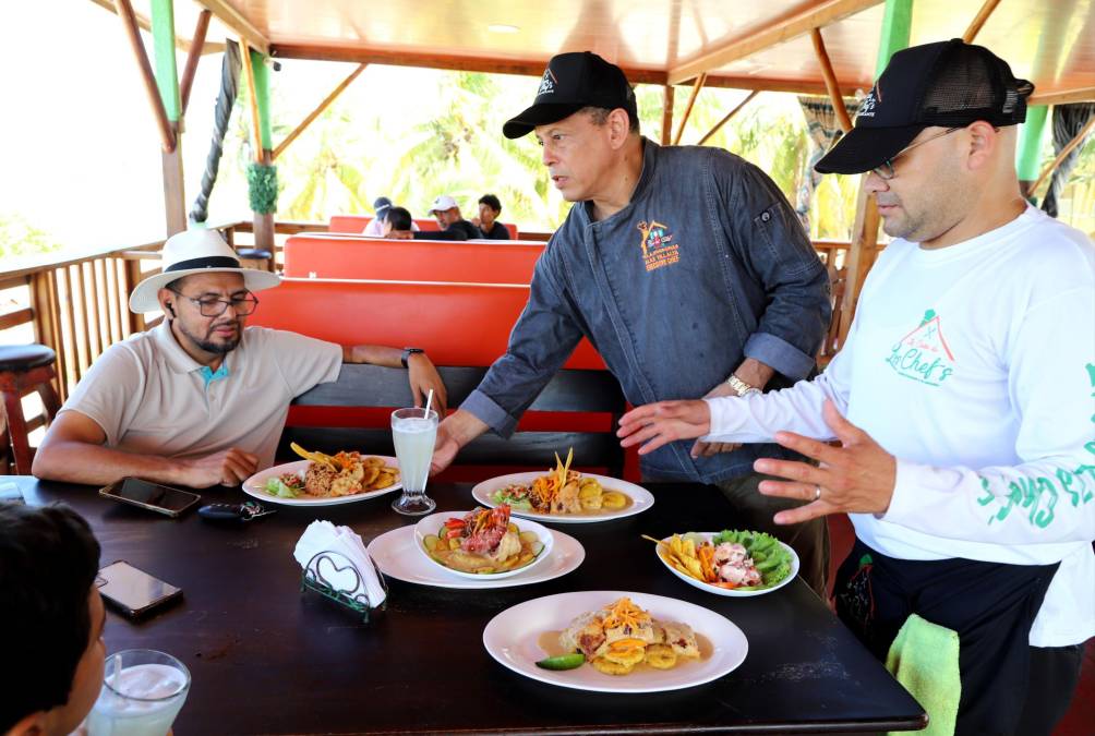 La gastronomía de Tela se ha expandido y mejorado los estandares de calidad, con nuevos y variados platillos como el filete de pescado relleno, entre otros que gustan al turista. 