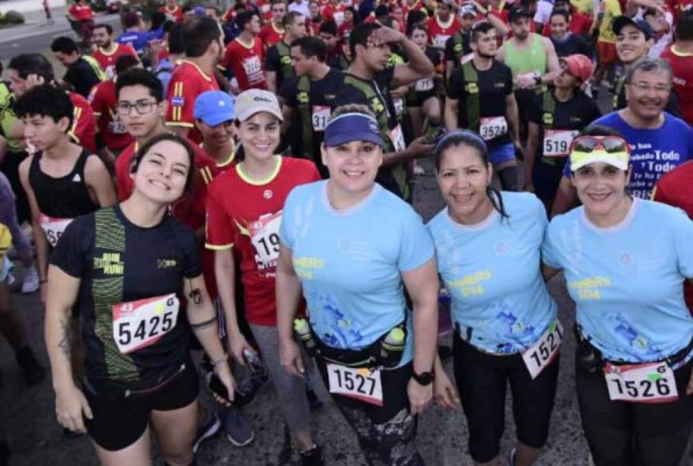 El entusiasmo en estas chicas era evidente al participar en la 43 Maratón Internacional de Diario LA PRENSA.