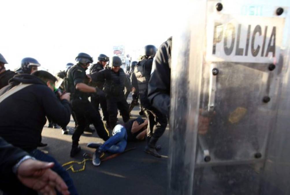 También se han registrado violentos enfrentamientos entre la policía y los manifestantes.
