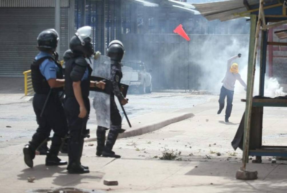 Batalla campal entre el MEU y Policía en la UNAH