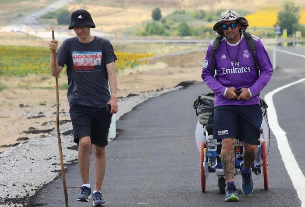 Santiago Sánchez, el español que iba caminando rumbo a Qatar y terminó preso en Irán