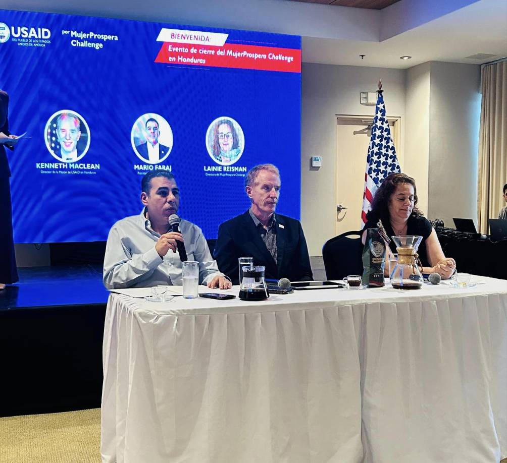 Por su parte, Mario Faraj, presidente de Fundharse, indicó que la culminación de este proyecto les llena de satisfacción. “La empresa privada tiene un rol valioso en la promoción de una cultura de la igualdad de género, así lo hemos entendido en fundharse, por eso realizamos múltiples acciones de sensibilización y capacitación para crear una cultura de igualdad de oportunidades, con ese objetivo el pasado 8 de marzo formamos el Comité de Igualdad de Género”, expresó.