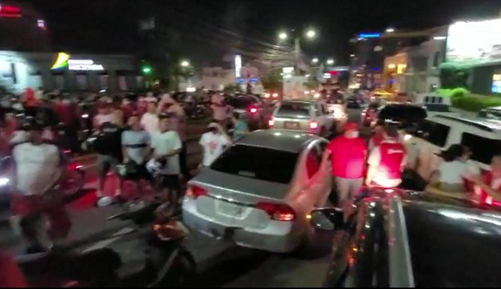 Los seguidores de Xiomara Castro mostraron celebraron con júbilo en las calles.