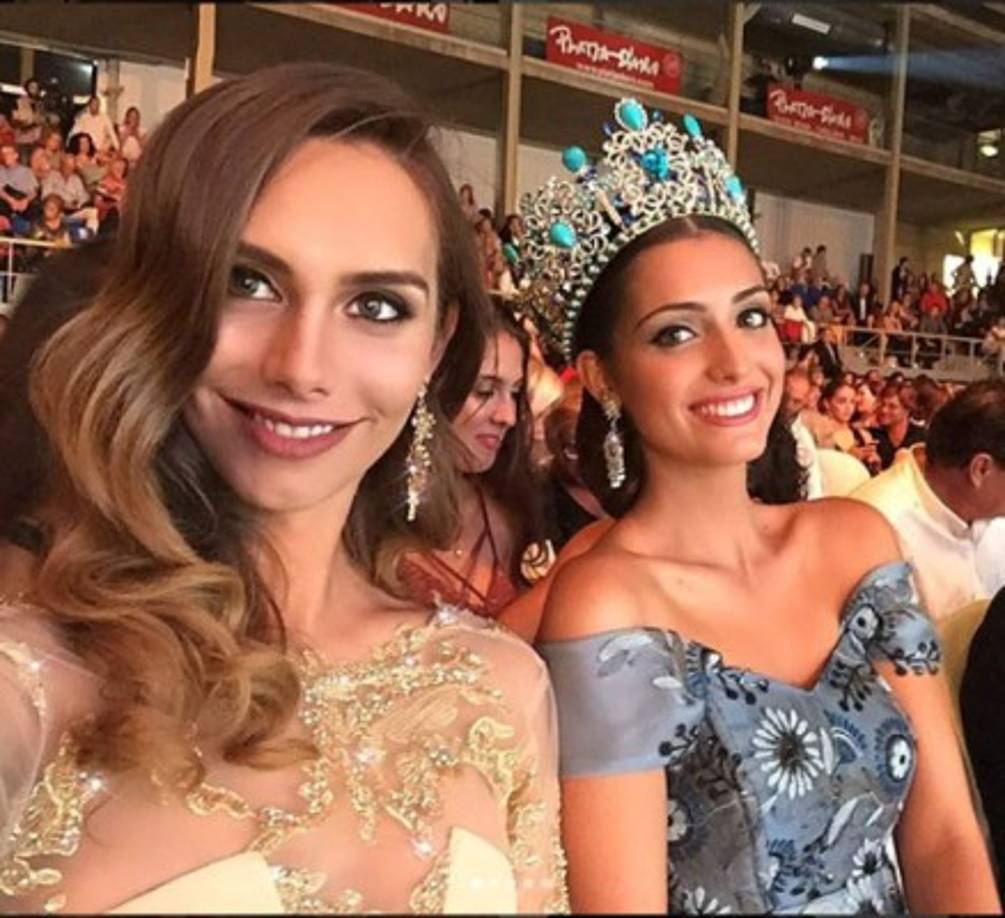 Ángela tiene una carrera sólida en el mundo del modelaje, y los concursos de belleza de su país.