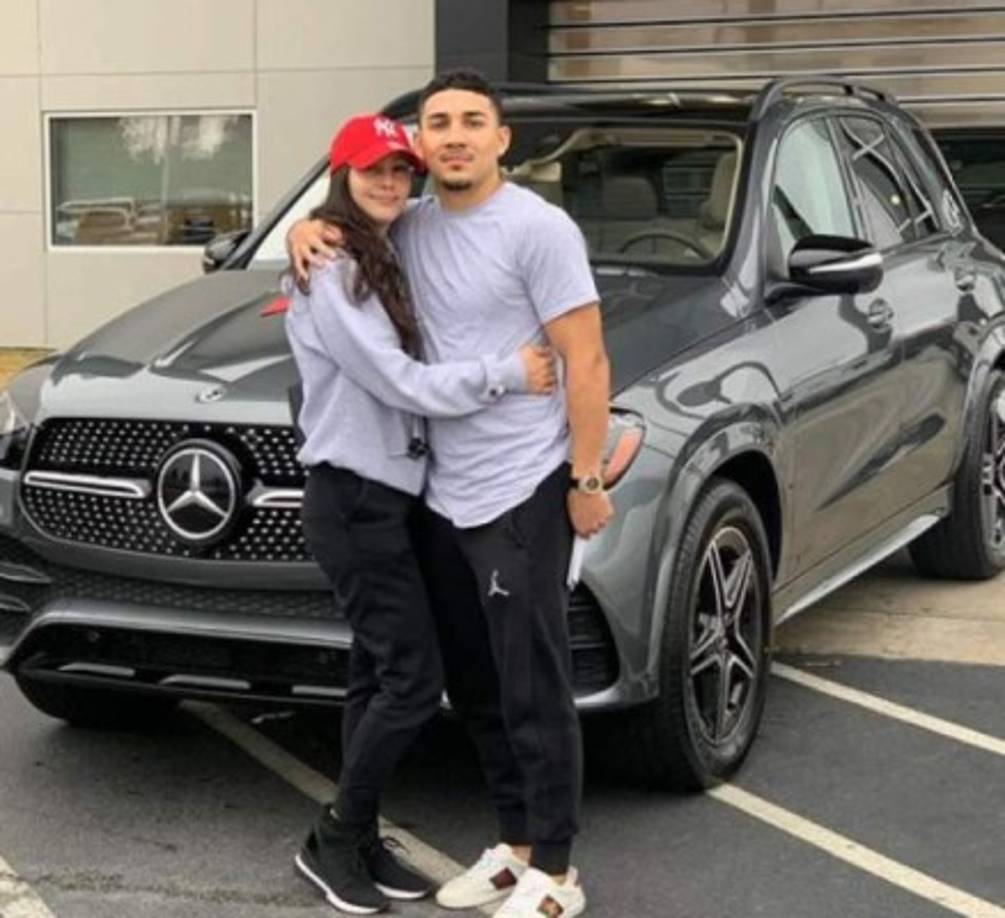 La esposa de Teófimo López es la neyorquina Cynthia Lopez, una chica que le conquistó el corazón y con la que hoy disfruta de unas merecidas vacaciones.