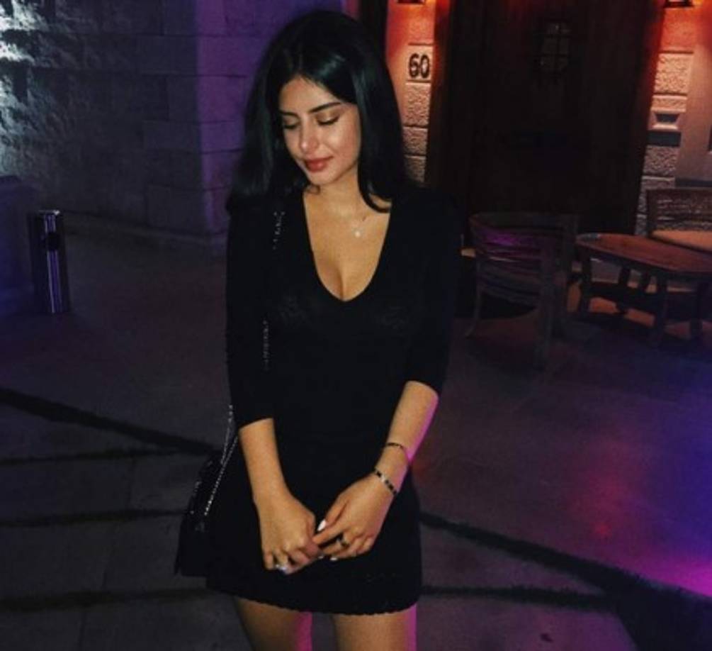 La joven suele mostrar sus looks en las redes sociales.