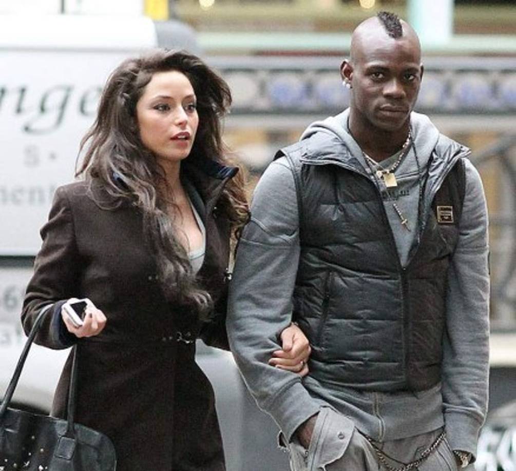Raffaella Fico tuvo una relación amorosa con el polémico jugador Mario Balotelli, con quien tuvo una hija.