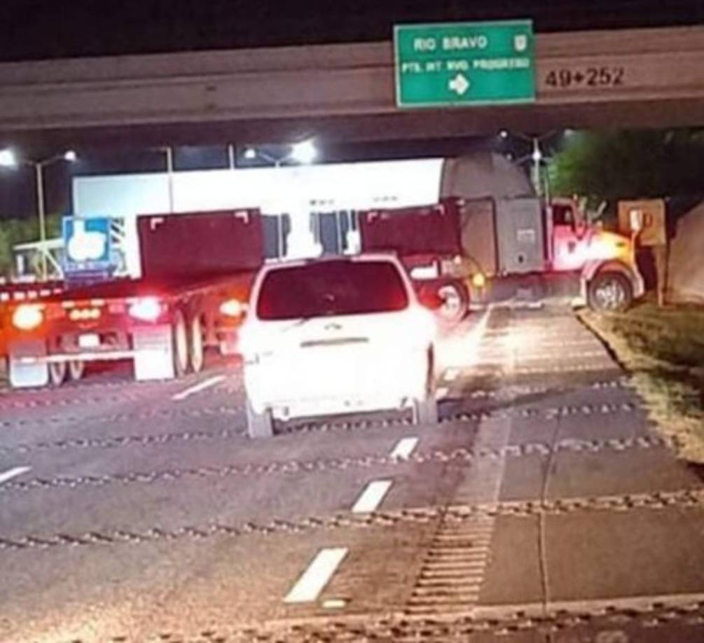 Un grupo de sicarios intentó emboscar a los policías. Estos últimos repelieron a los criminales, provocándose un caos en la vía.