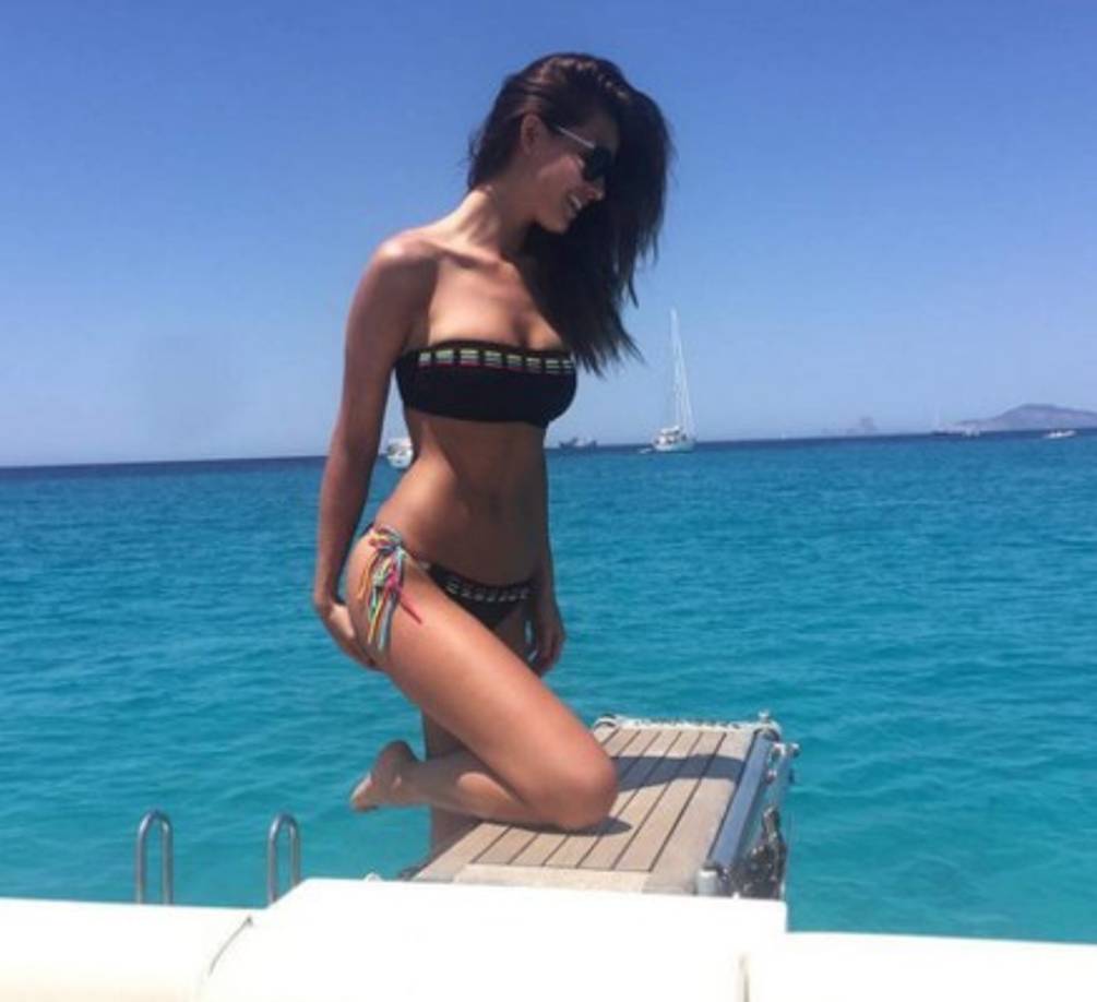 Señalan que la modelo se ha instalado en Madrid en un piso con dos amigas y sus visitas a La Finca, la exclusiva urbanización donde vive Ronaldo, son constantes.