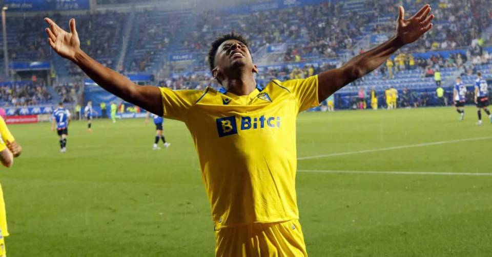 Target Saving!  ‘Soko’ Lozano scores a goal to keep Cadiz out of action in the Spanish league