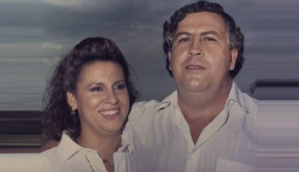 Griselda Blanco y Pablo Escobar se reunieron en los años setenta en Miami, él formaba parte de su ejército y quería entrar al negocio. Y así fue, ingresó al mundo del narcotráfico.